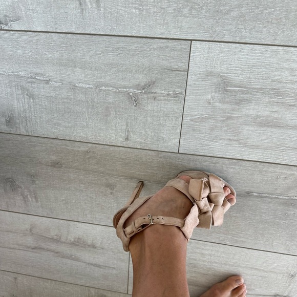 Christian Dior Ingenue Suede Bow Sandals - Picture 6 of 9